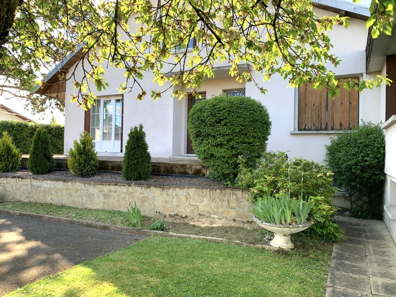 A VENDRE BEAUNE MAISON 9 PIECES AVEC PISCINE INTERIEURE ET