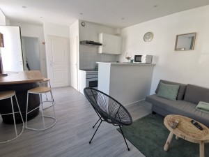 A VENDRE - DIJON Maladière - Lumineux T 2 meublé. Loué en Ai