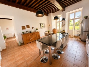 A VENDRE BEIRE LE CHATEL  (20 MINUTES DIJON NORD EST) 150 m2