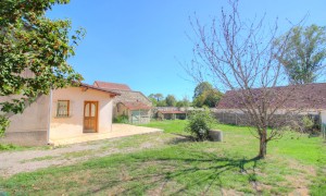 A VENDRE MIREBEAU-SUR-BEZE : Maison 7 pièces et jardin