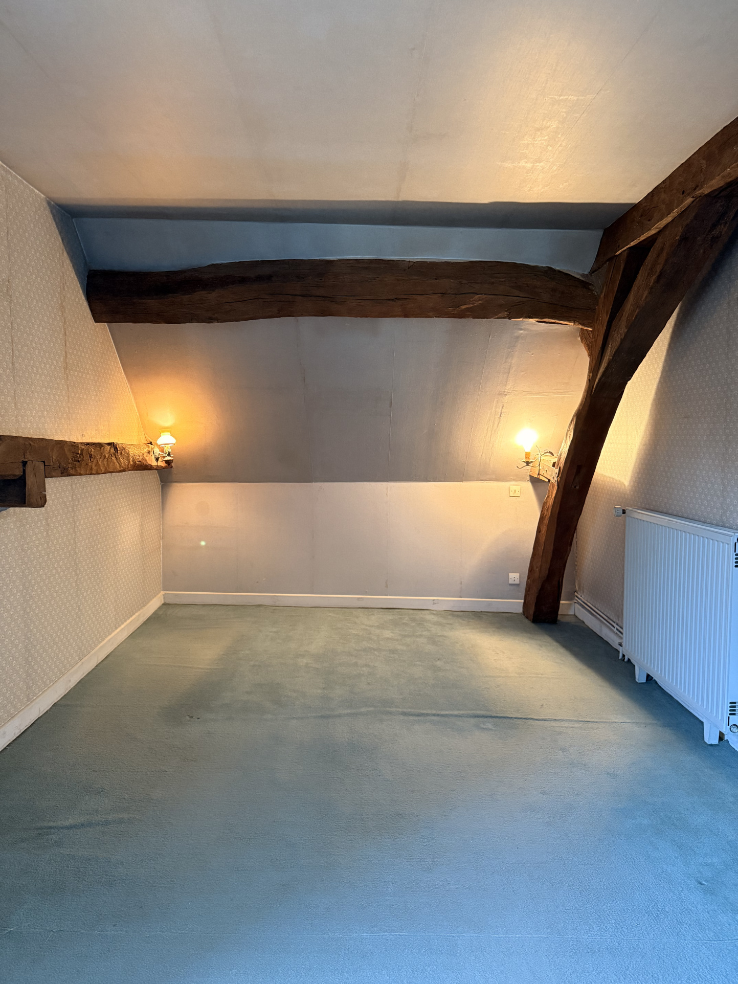 Appartement 6 pièces en duplex, au coeur du village.