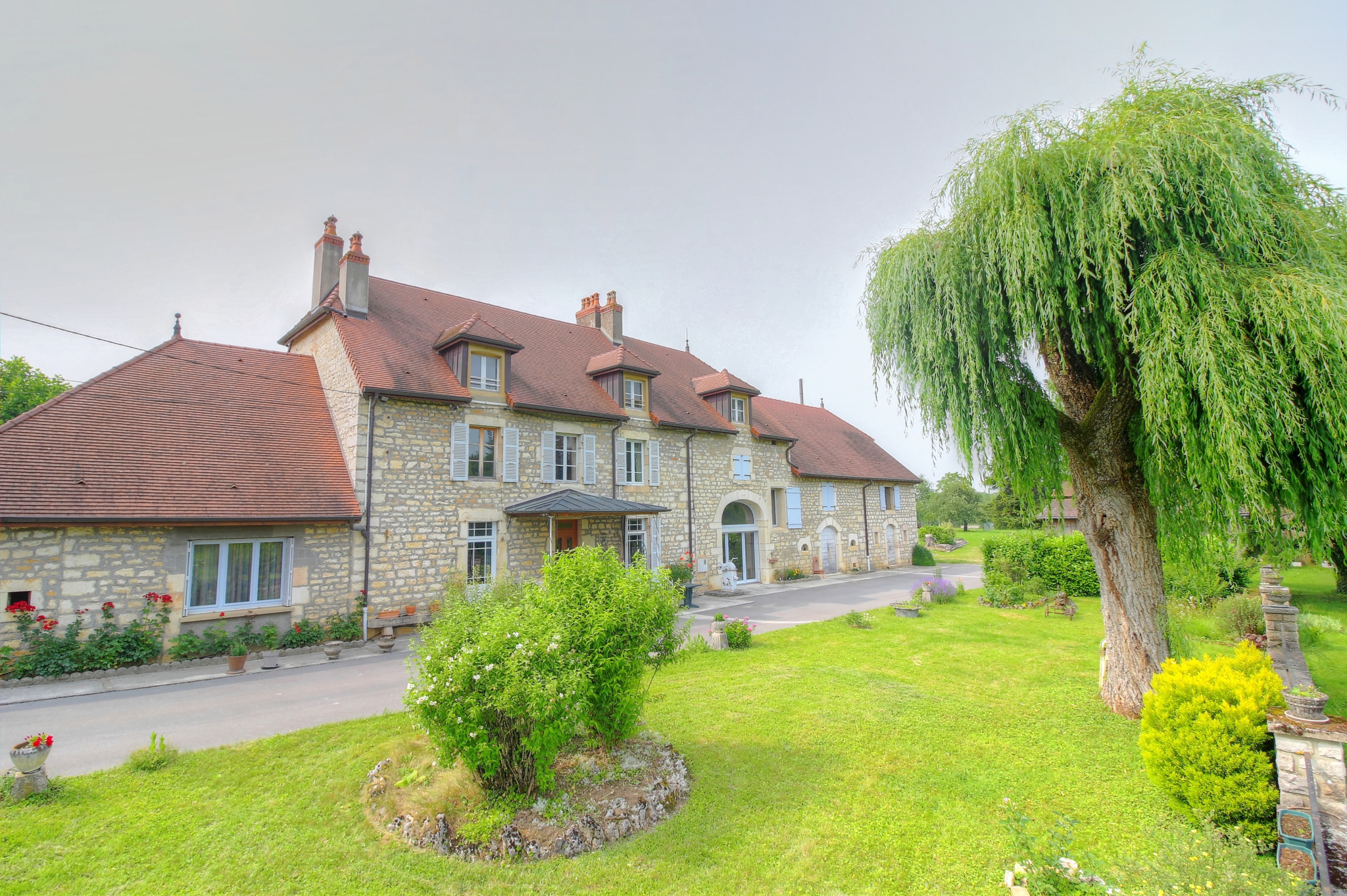 A VENDRE Proche COUSANCE : Magnifique Propriété 11 pièces 35
