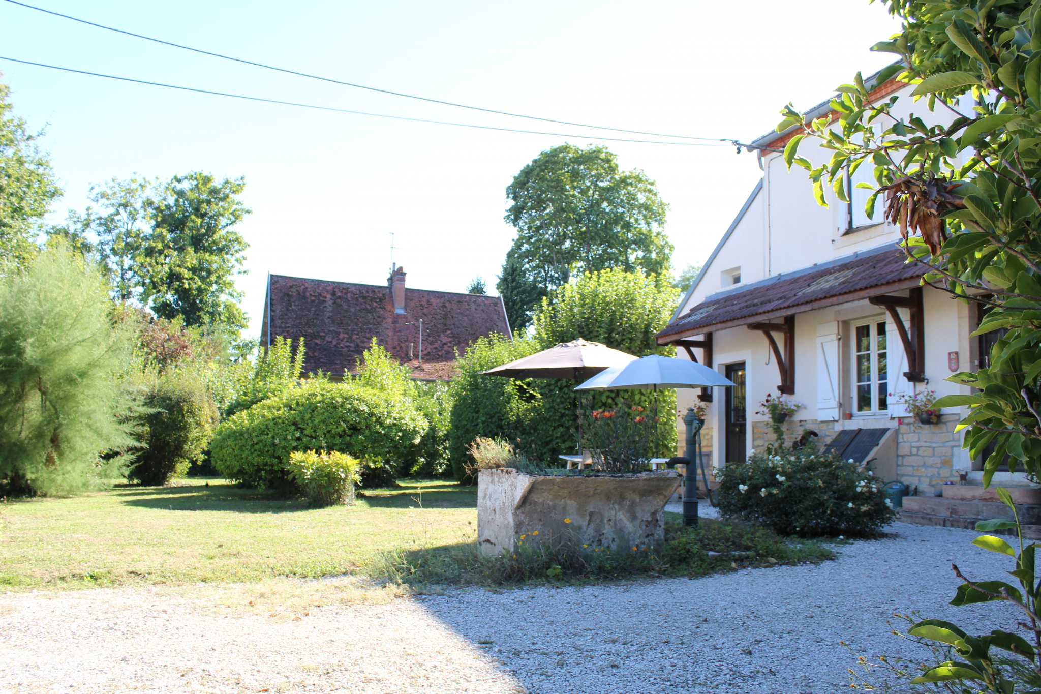 A VENDRE-VILLERS LES POTS VASTE MAISON TYPE 7 SUR 2300 M2 