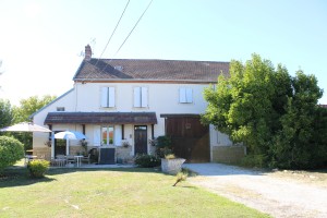 A VENDRE-VILLERS LES POTS VASTE MAISON TYPE 7 SUR 2300 M2 