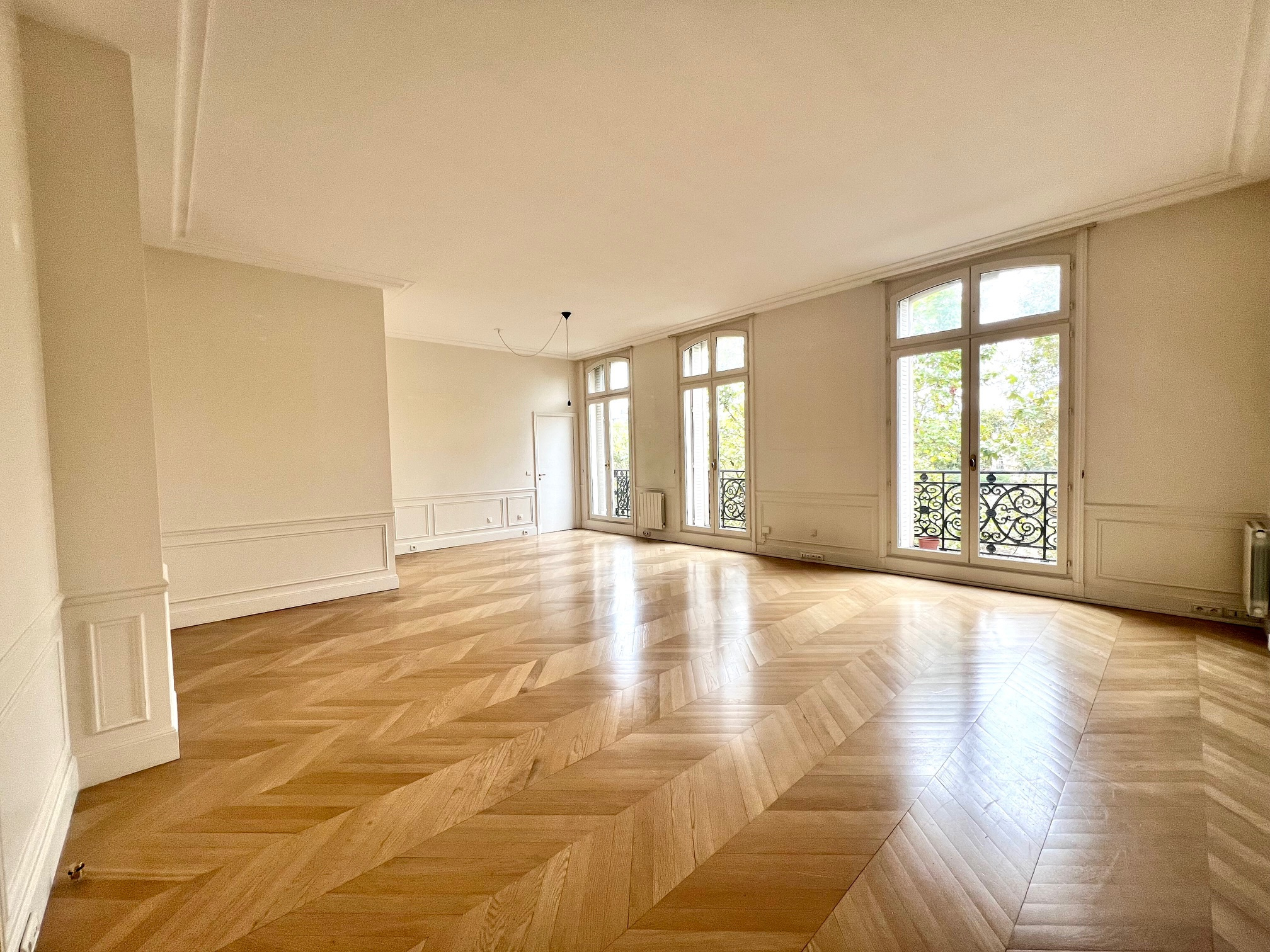 A VENDRE APPARTEMENT T5 BD SAINT-MICHEL PARIS/ FOR SALE PARI