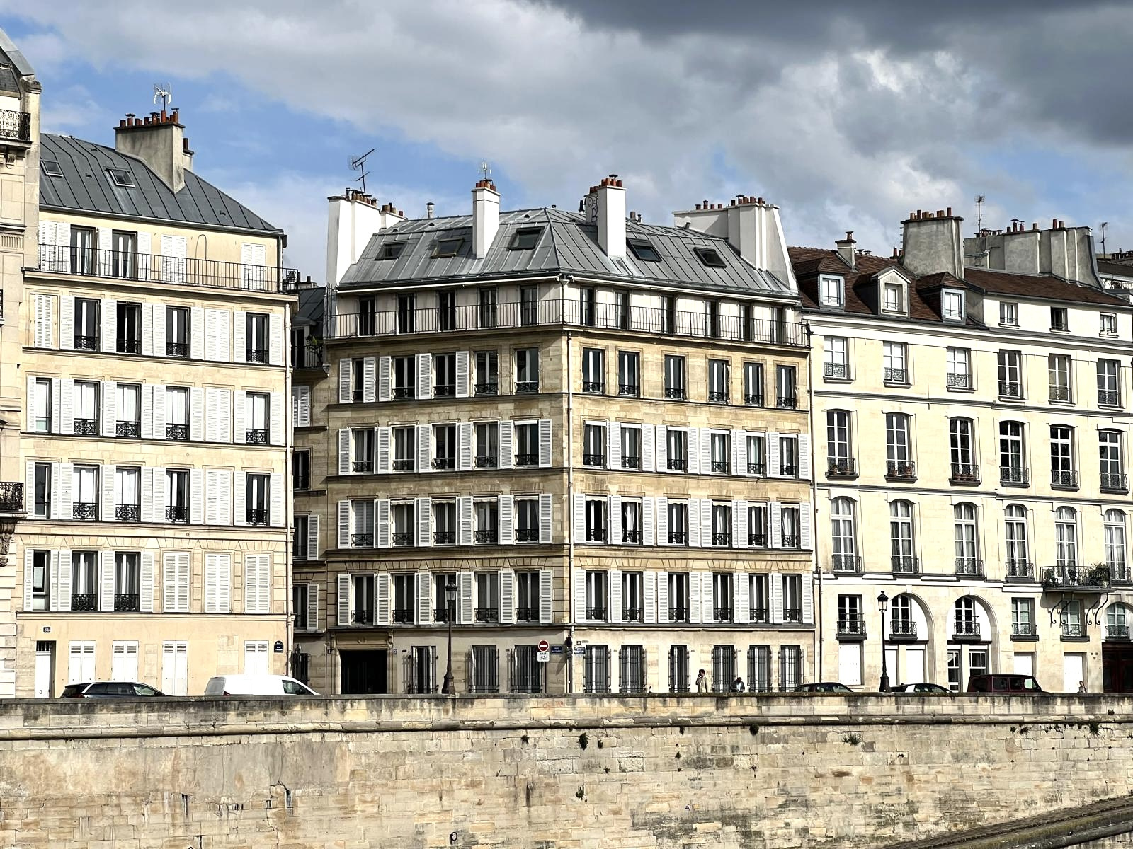 A VENDRE PARIS APPARTEMENT UNIQUE ÎLE SAINT-LOUIS T3 / FOR S