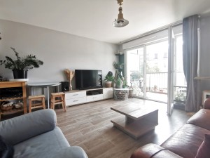 A VENDRE - DIJON SUD - Lumineux T 3 avec terrasse et garage.