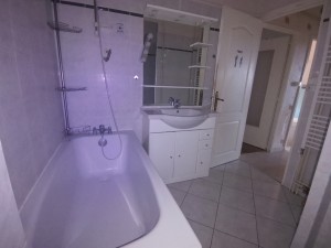 A VENDRE - DIJON SUD - Appartement  T 3 avec balcon.